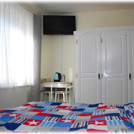 Pensión Gaestehaus Bacchus 3*